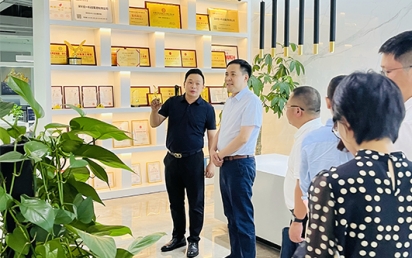龙华民治街道张高攀书记莅临球速体育考察、指导，助力球速体育持续健康发展！
